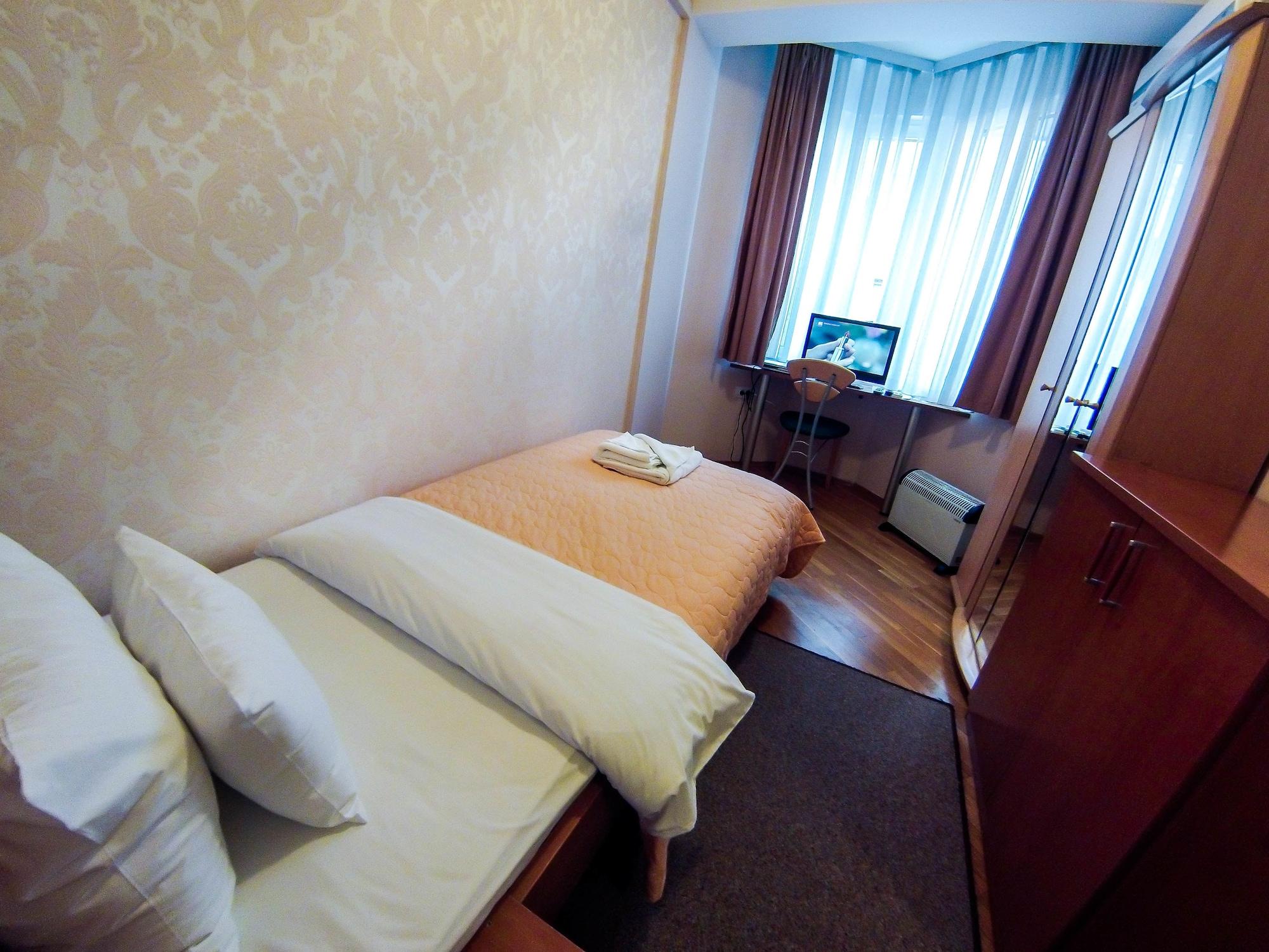 Hotel Orange Inn Szkopje Kültér fotó