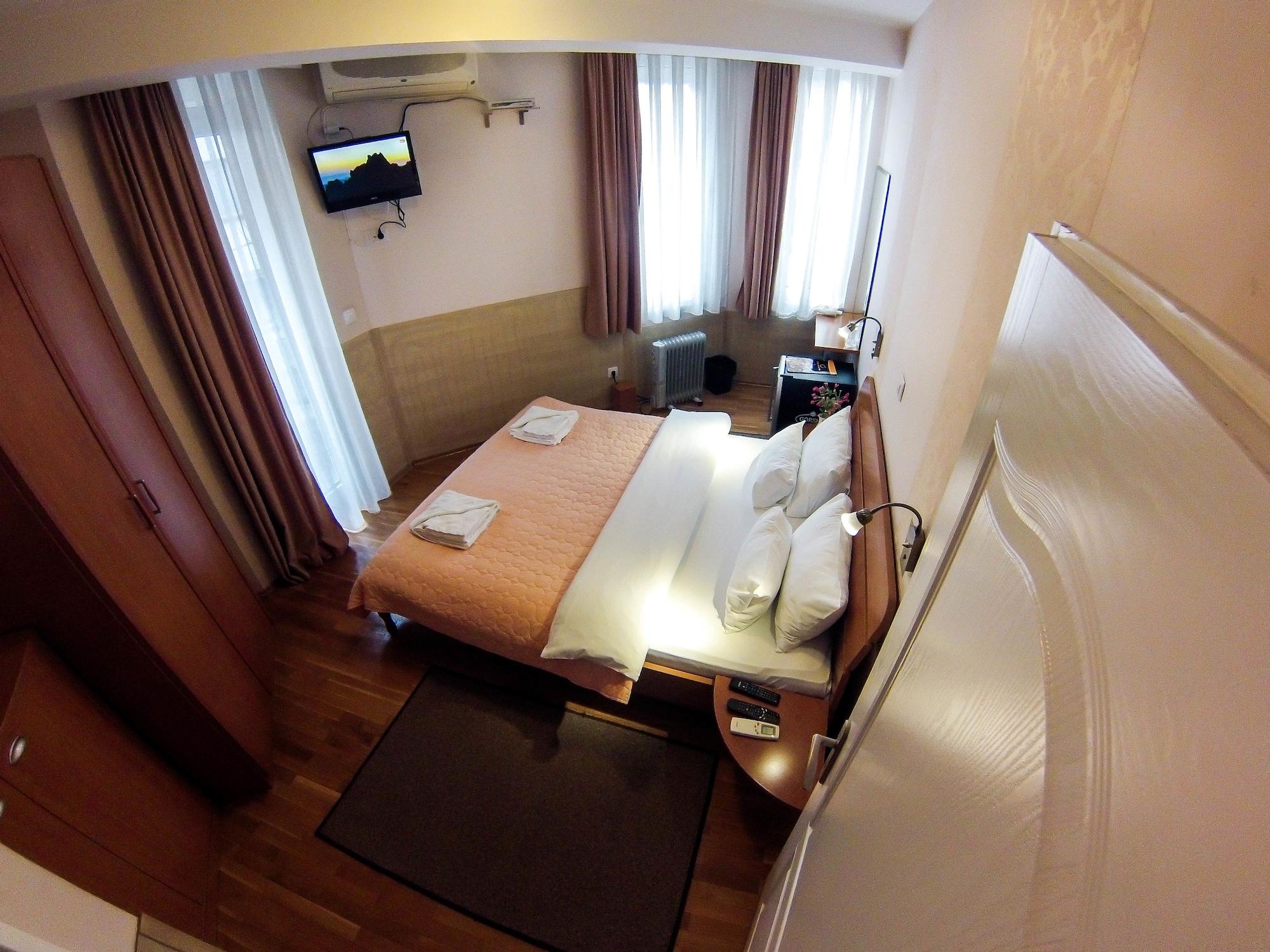 Hotel Orange Inn Szkopje Kültér fotó