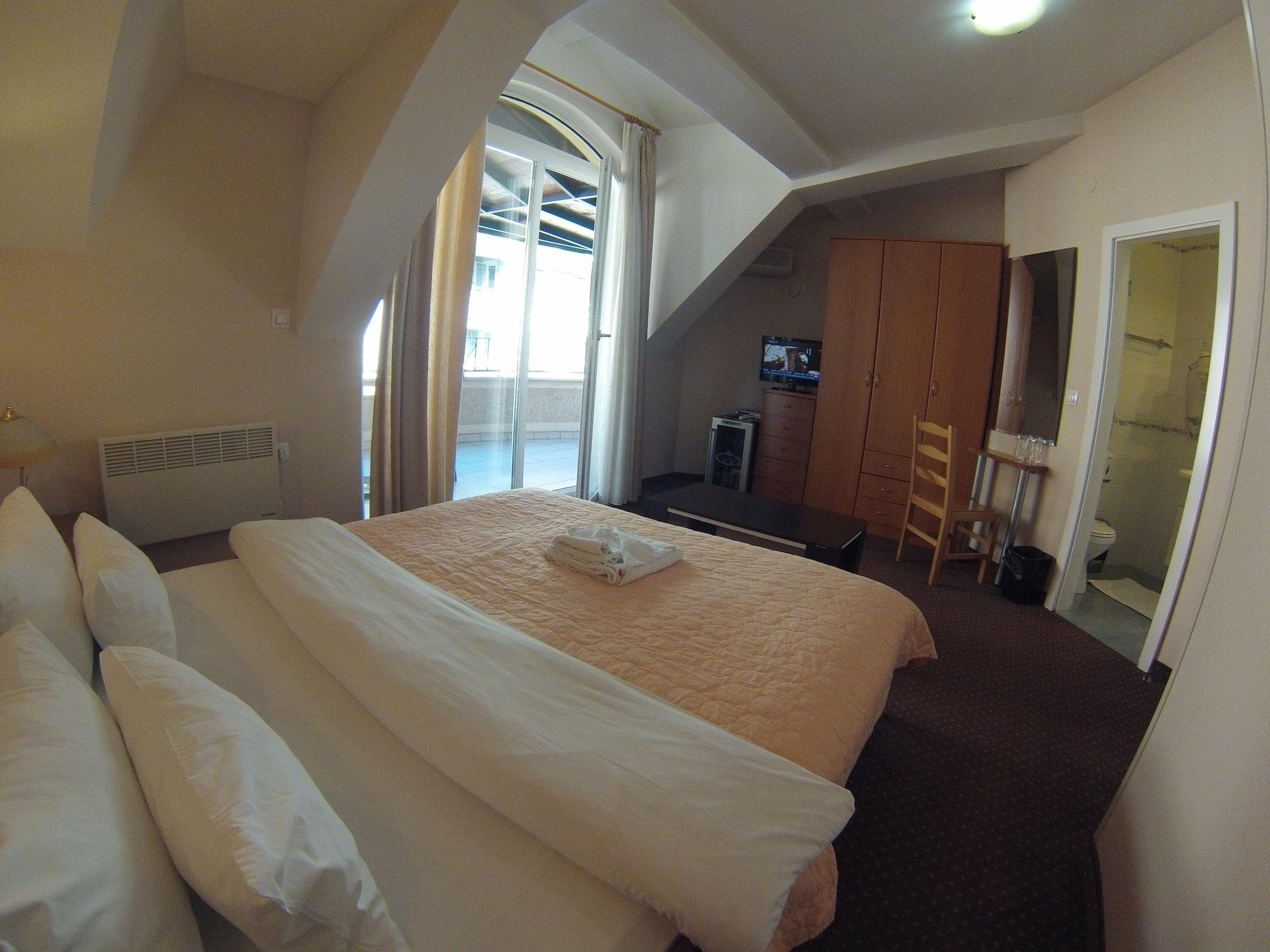 Hotel Orange Inn Szkopje Kültér fotó