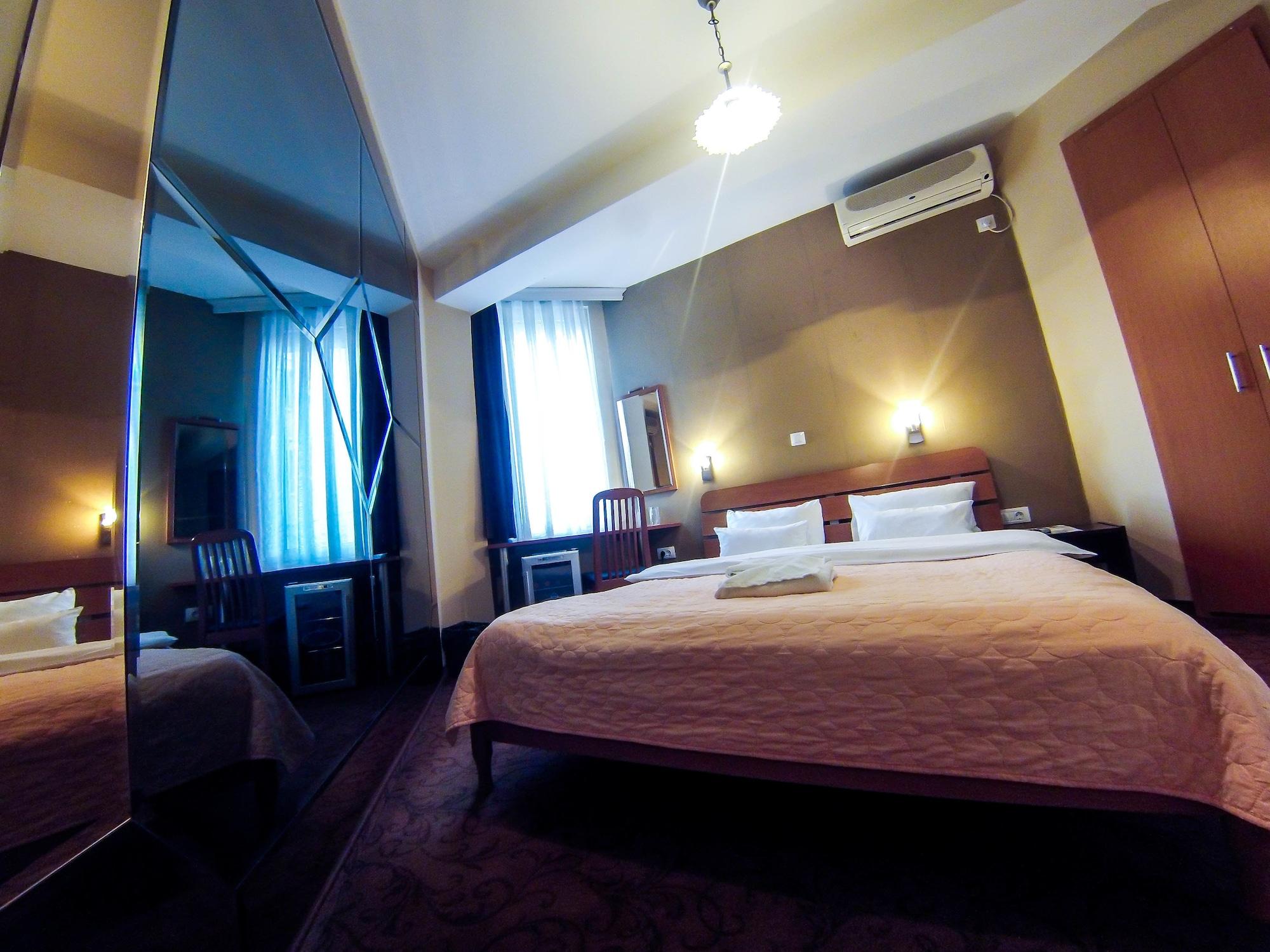 Hotel Orange Inn Szkopje Kültér fotó