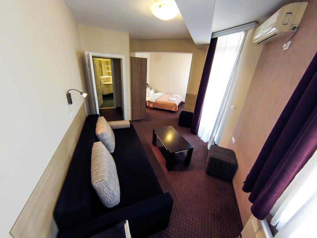 Hotel Orange Inn Szkopje Kültér fotó