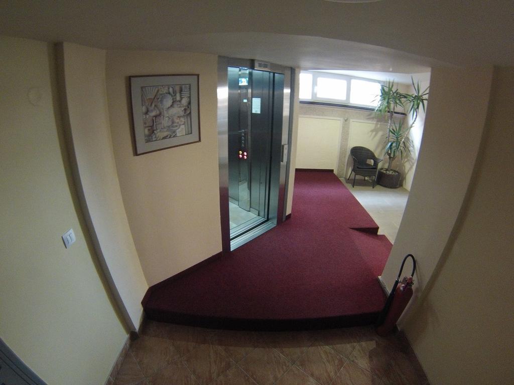Hotel Orange Inn Szkopje Kültér fotó