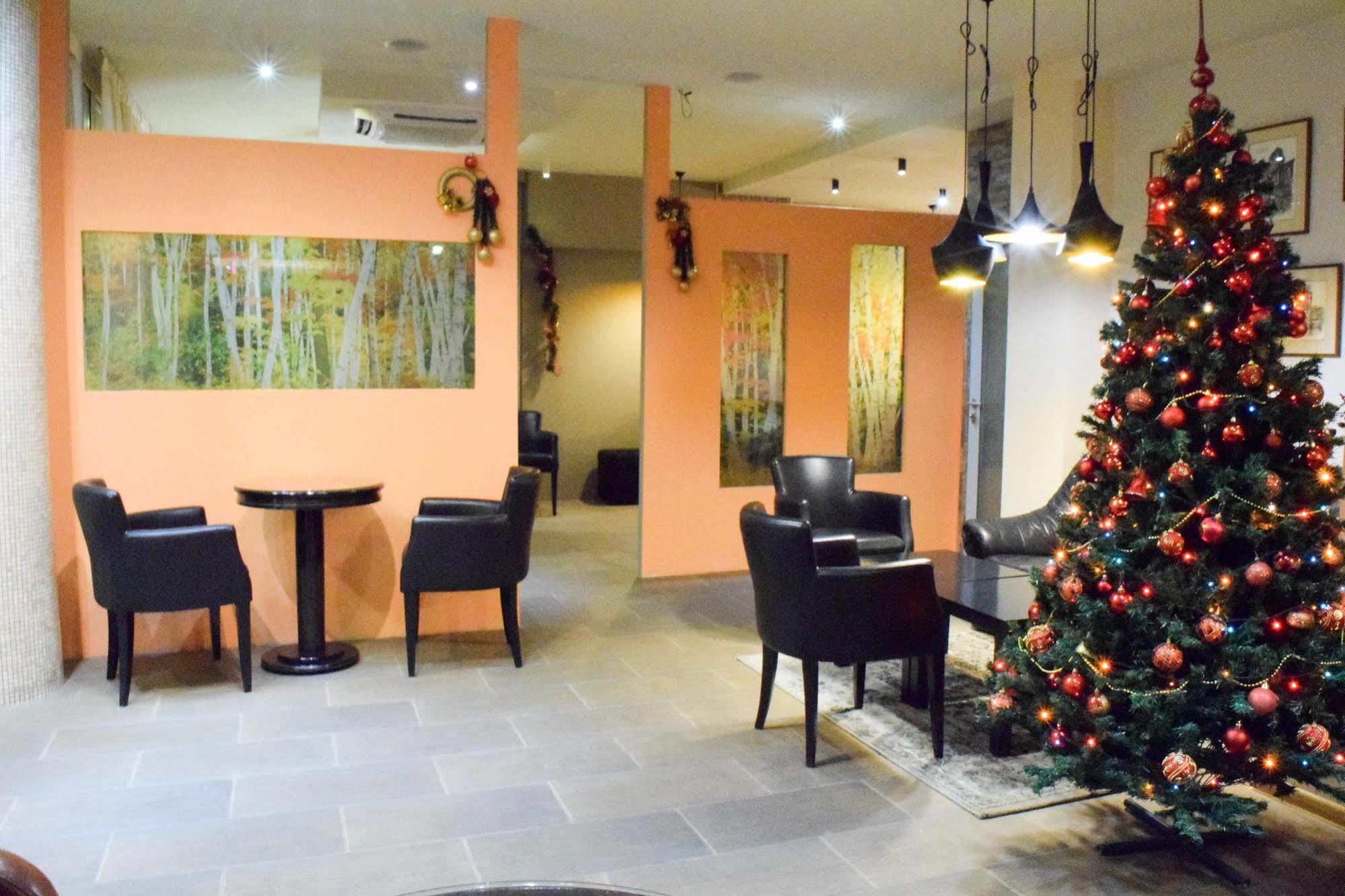 Hotel Orange Inn Szkopje Kültér fotó