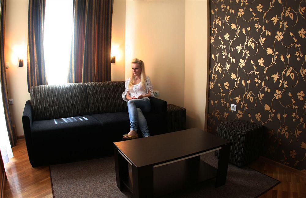 Hotel Orange Inn Szkopje Kültér fotó